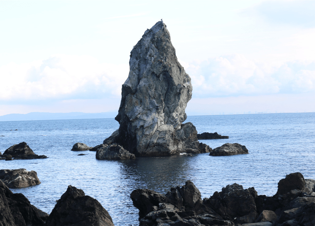 沼島上立神岩